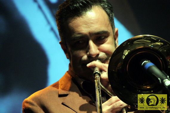 Mr. T-Bone (I) and The Clerks 2. Freedom Sounds Festival - Gebaeude 9, Koeln 03. Mai 2014 (6).JPG